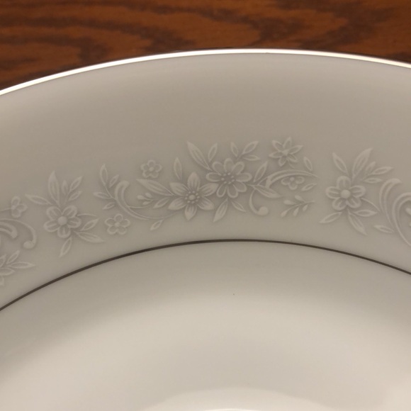Noritake Cumberland Round Serving Bowl - 2225 - Picture 2 of 4